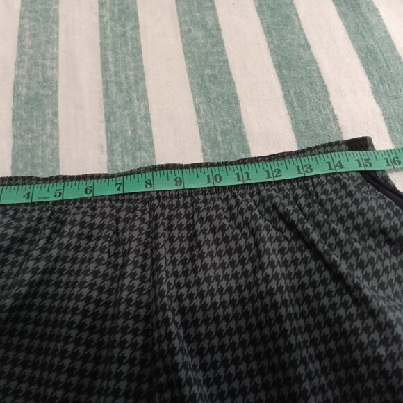 NWOT NEW BALANCE "DRY" BLACK STAR PATTERN SHORTS WITH 3 POCKETS, SIZE "L" - Picture 8 of 13